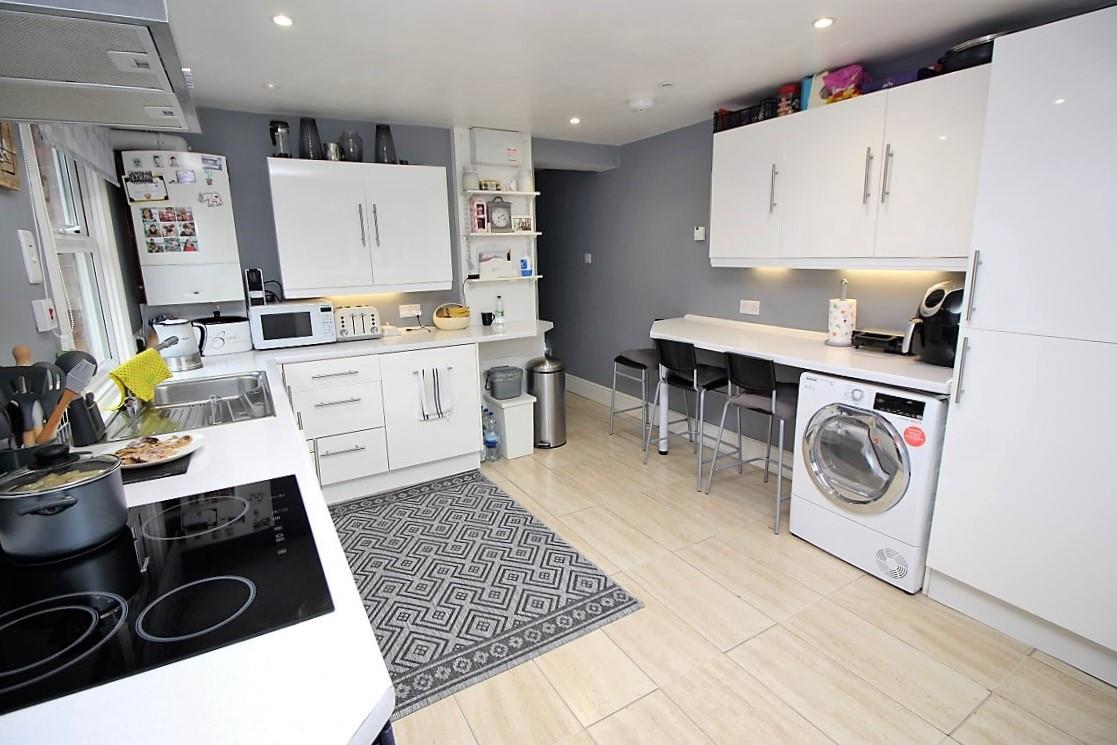 4 bed property in Kentwood Hill, Reading